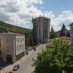 ъгловата къща