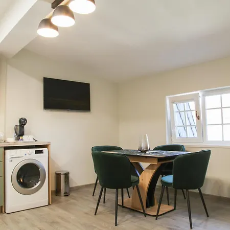 Apartmanhotel ъгловата къща Lovecs