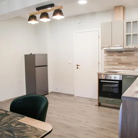 Apartmanhotel ъгловата къща 3*