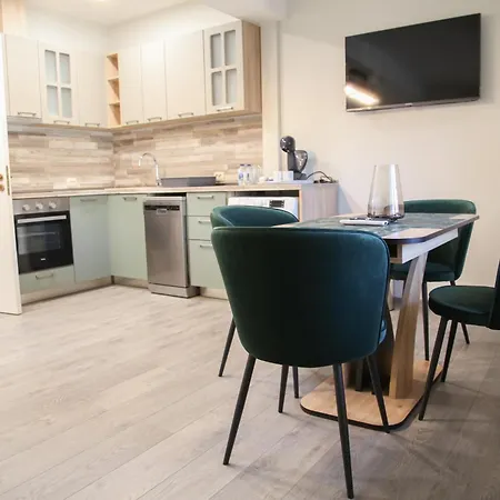 ъгловата къща Apartmanhotel 3*