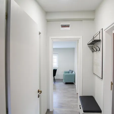 ъгловата къща Apartmanhotel Lovecs