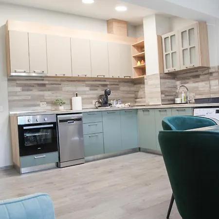 ъгловата къща 3*