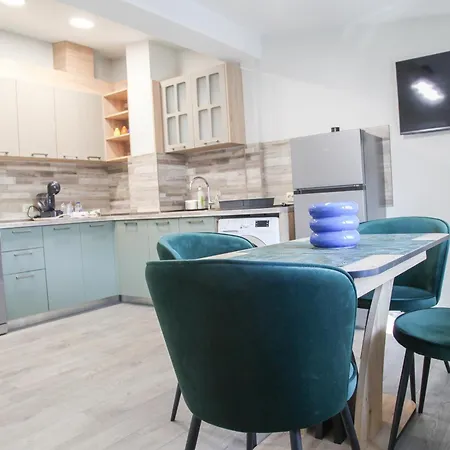 ъгловата къща Lovecs