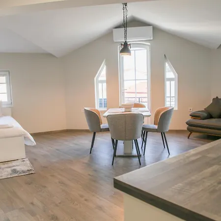 Apartmanhotel ъгловата къща 3*