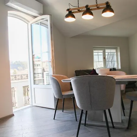 ъгловата къща Lovecs