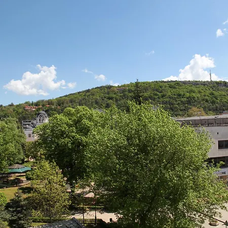 ъгловата къща 3* 洛维奇