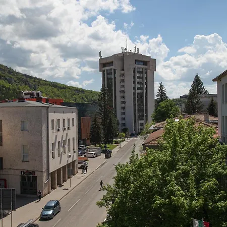 ъгловата къща